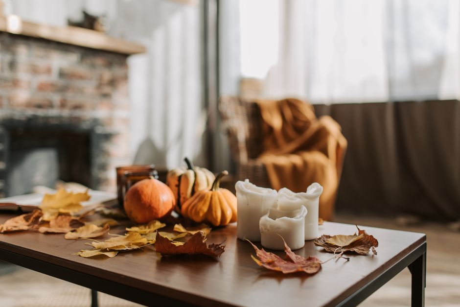 Vloeiende herfstkleuren op decoratieve kussens. Vloeiende herfstkleuren op decoratieve kussens.